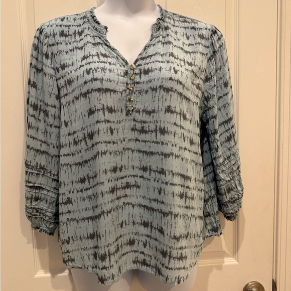 Democracy Tops - Democracy Women's Blue Patterned Top in XL